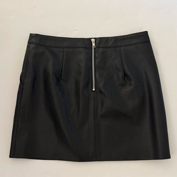 Lulus Harley Faux Vegan Leather High Rise Mini Short Skirt, Black, Size M, NWT - Picture 9 of 14